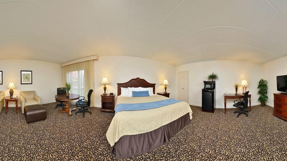 Best Western Plus Steeplegate Inn Davenport Bagian luar foto