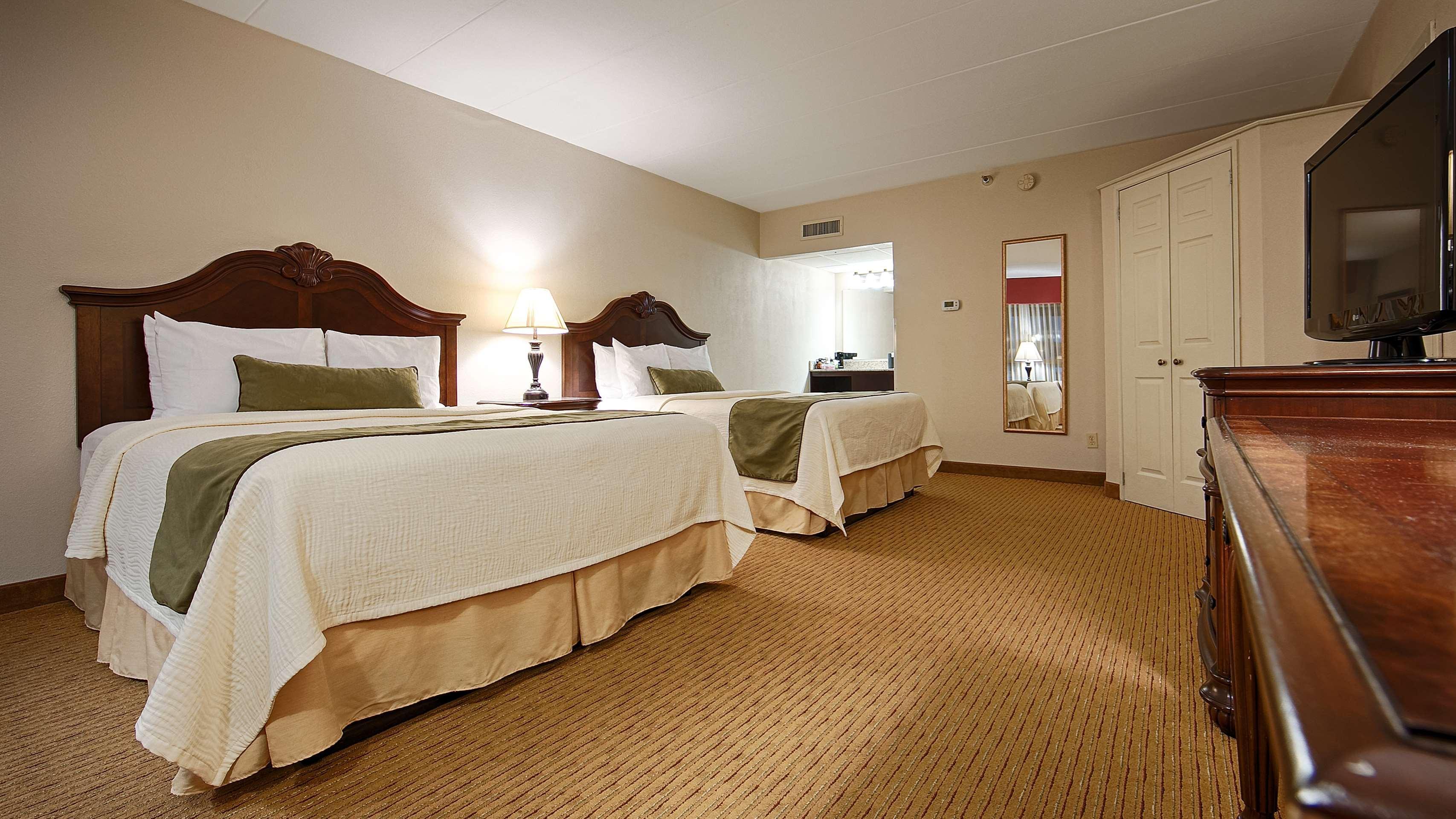 Best Western Plus Steeplegate Inn Davenport Bagian luar foto