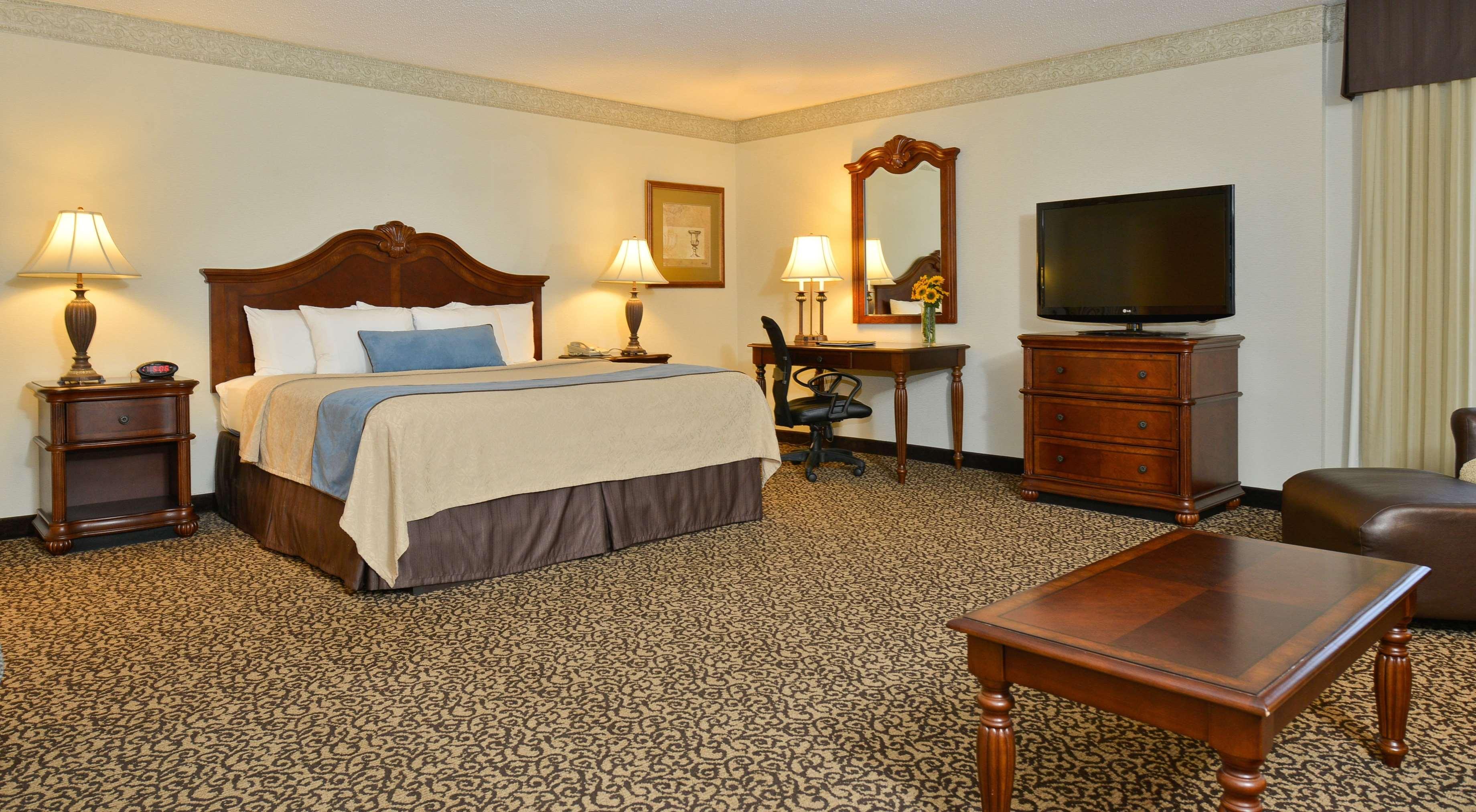 Best Western Plus Steeplegate Inn Davenport Bagian luar foto