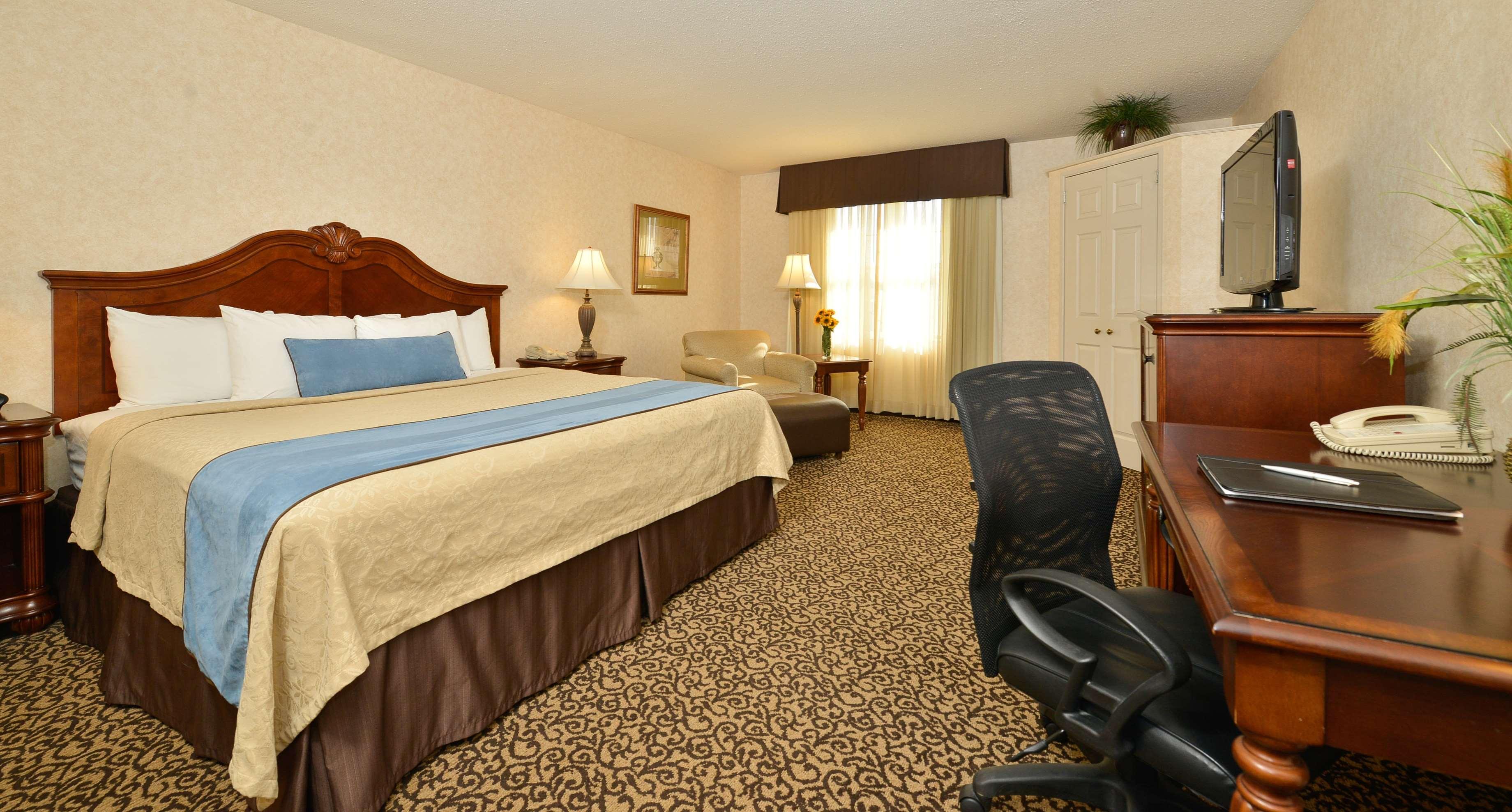 Best Western Plus Steeplegate Inn Davenport Bagian luar foto