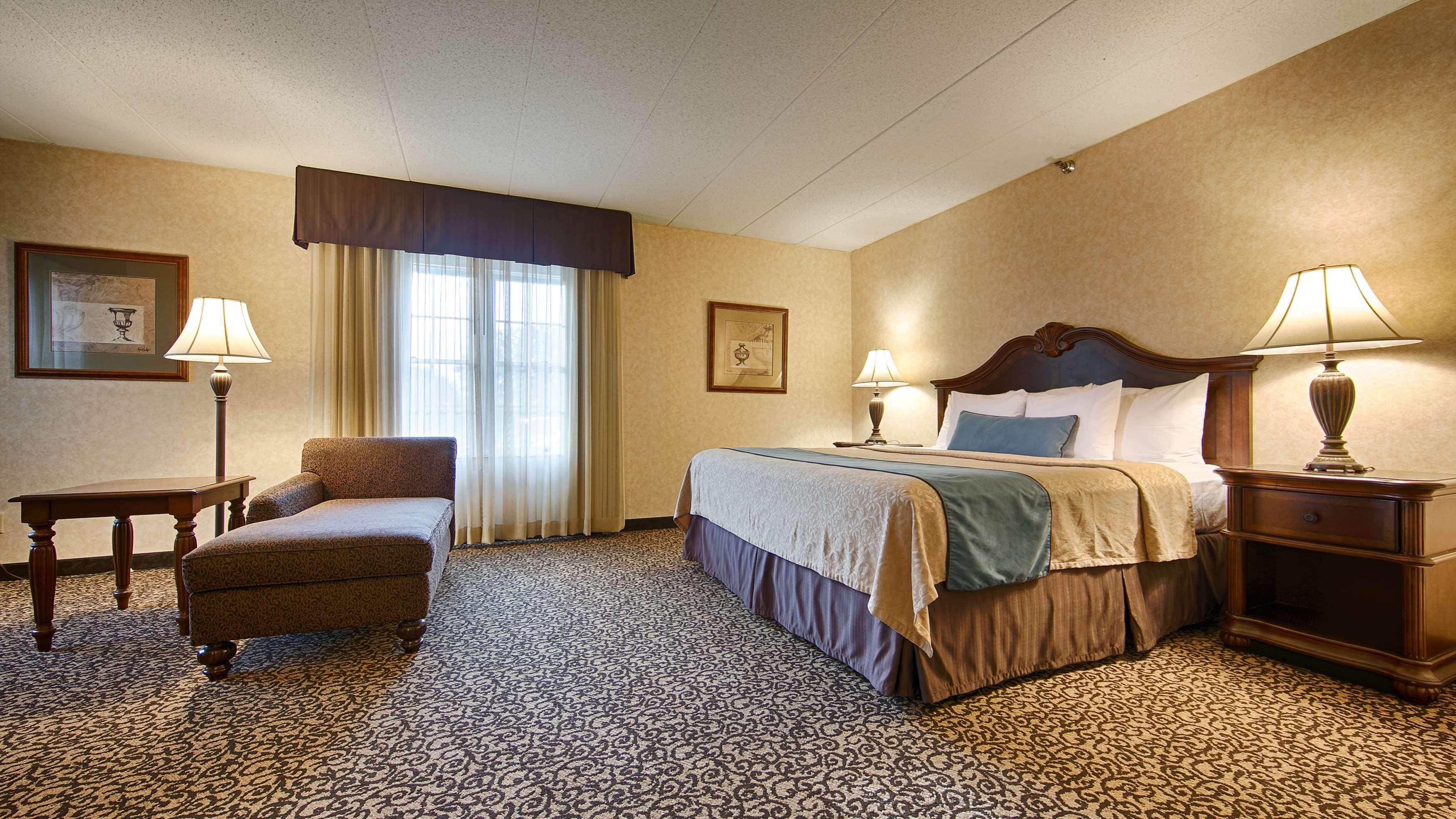Best Western Plus Steeplegate Inn Davenport Bagian luar foto