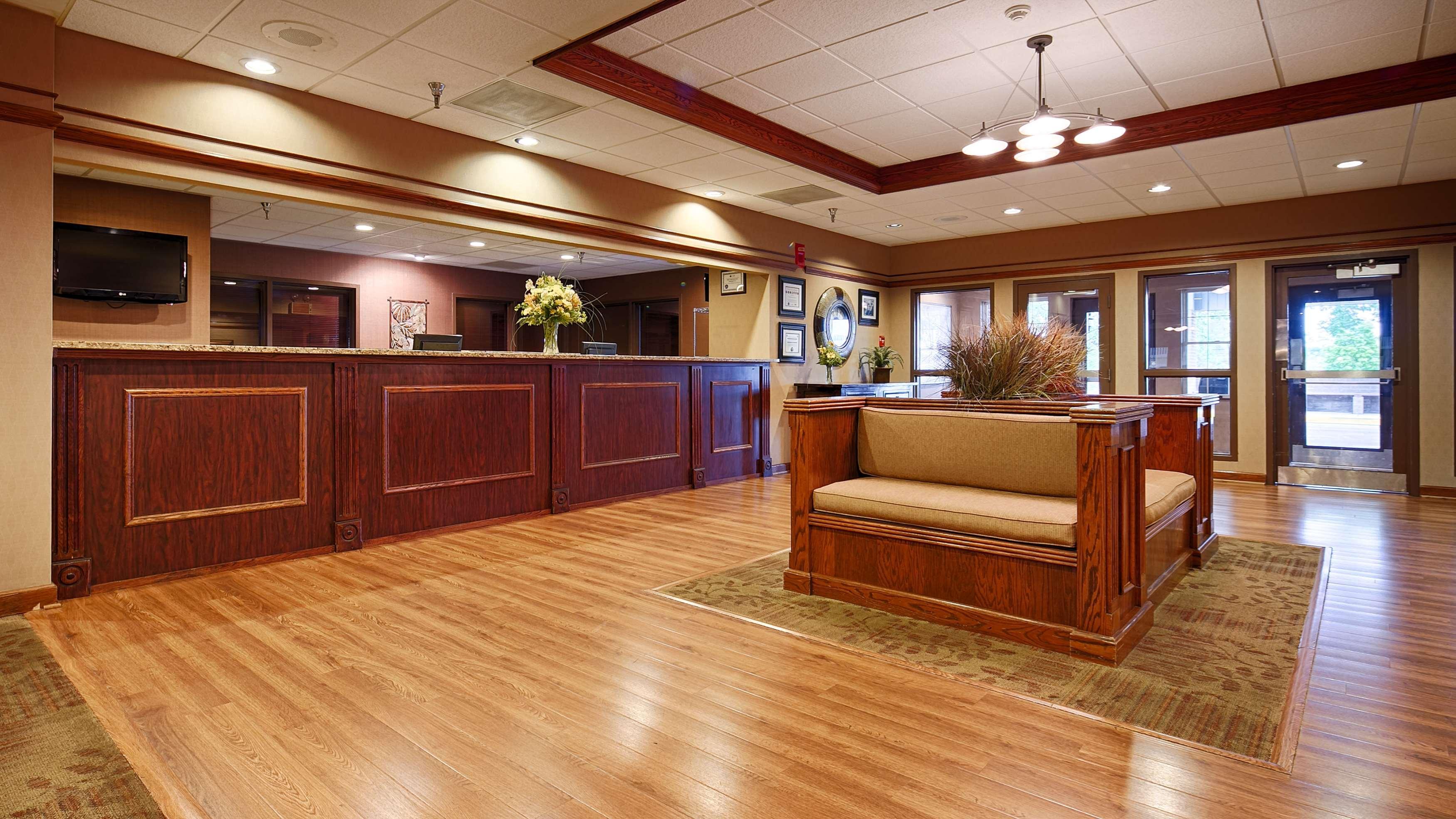 Best Western Plus Steeplegate Inn Davenport Bagian luar foto
