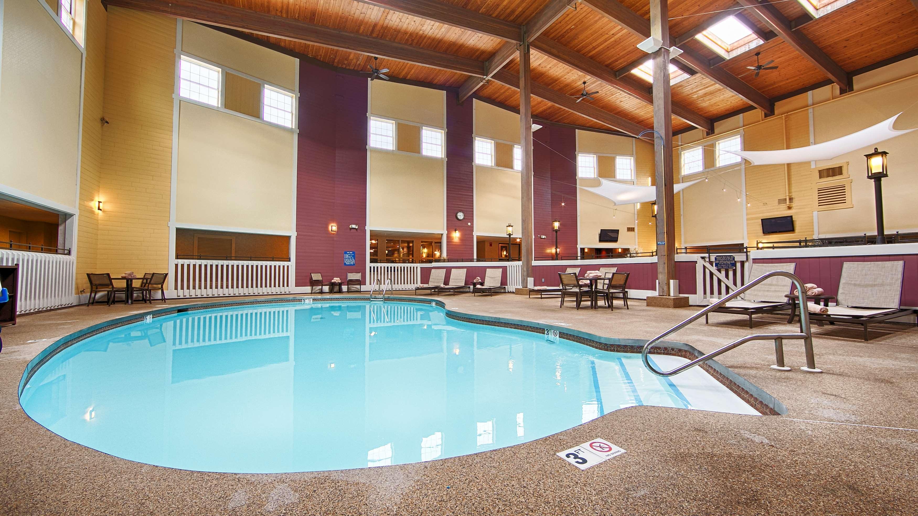 Best Western Plus Steeplegate Inn Davenport Bagian luar foto