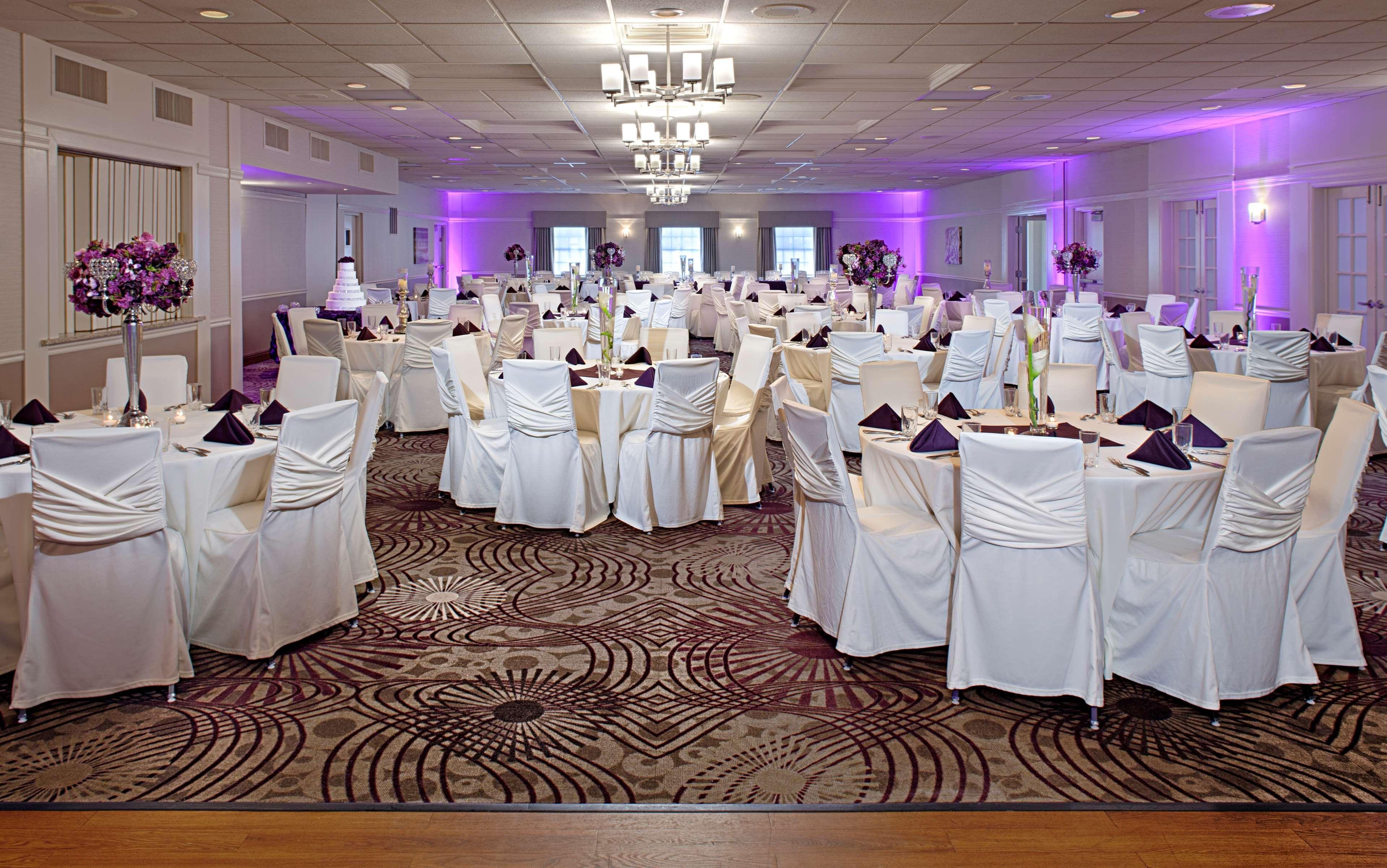 Best Western Plus Steeplegate Inn Davenport Bagian luar foto