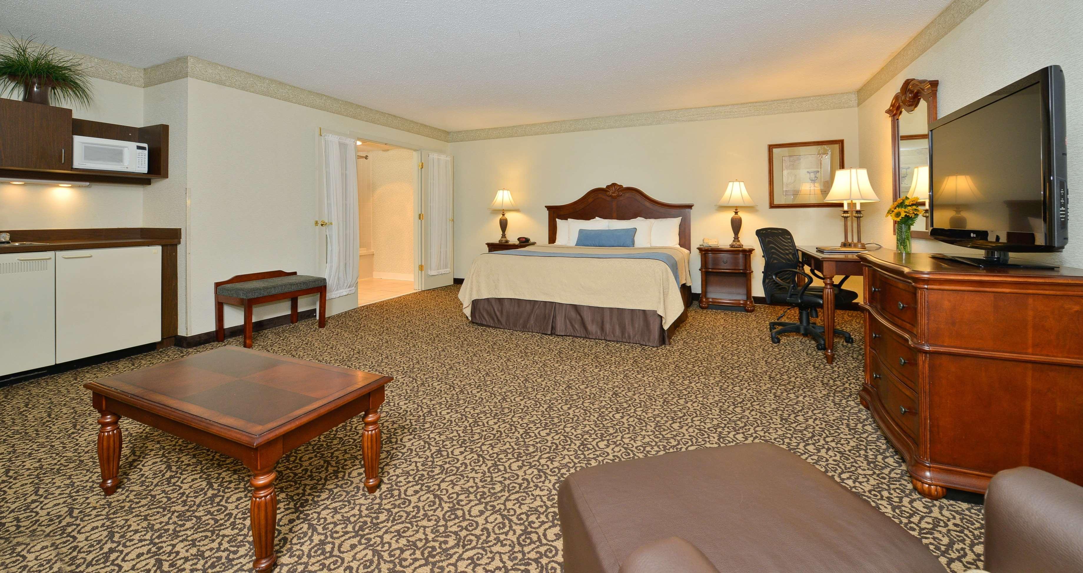 Best Western Plus Steeplegate Inn Davenport Bagian luar foto