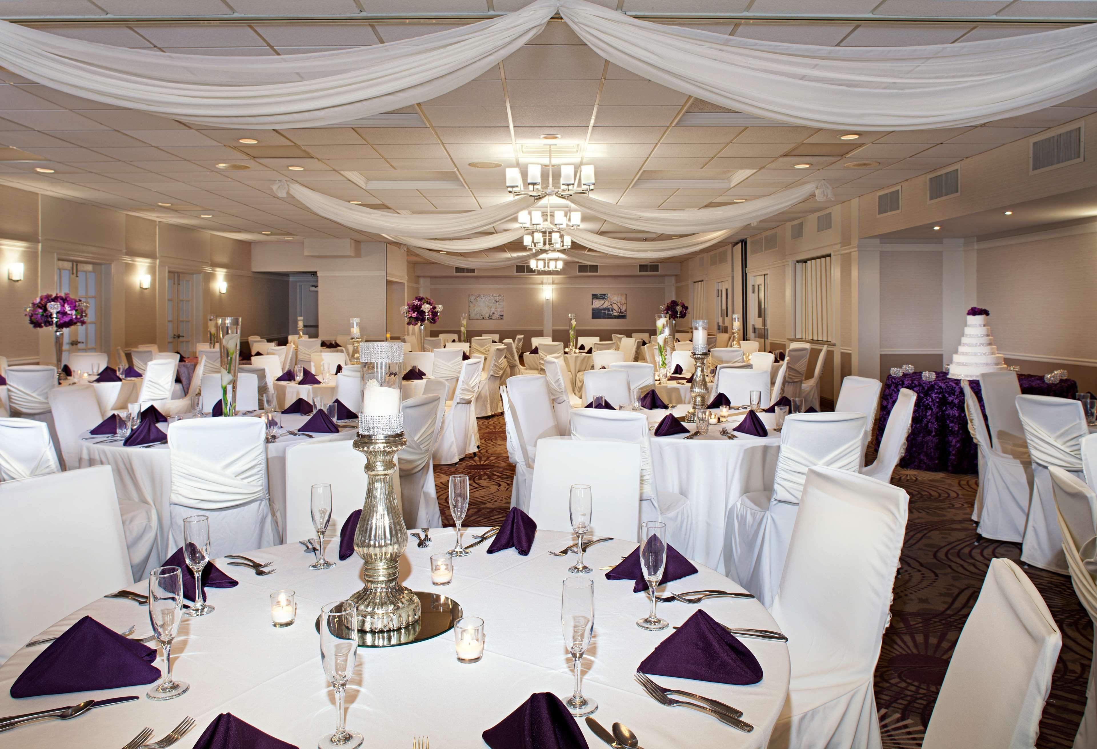 Best Western Plus Steeplegate Inn Davenport Bagian luar foto