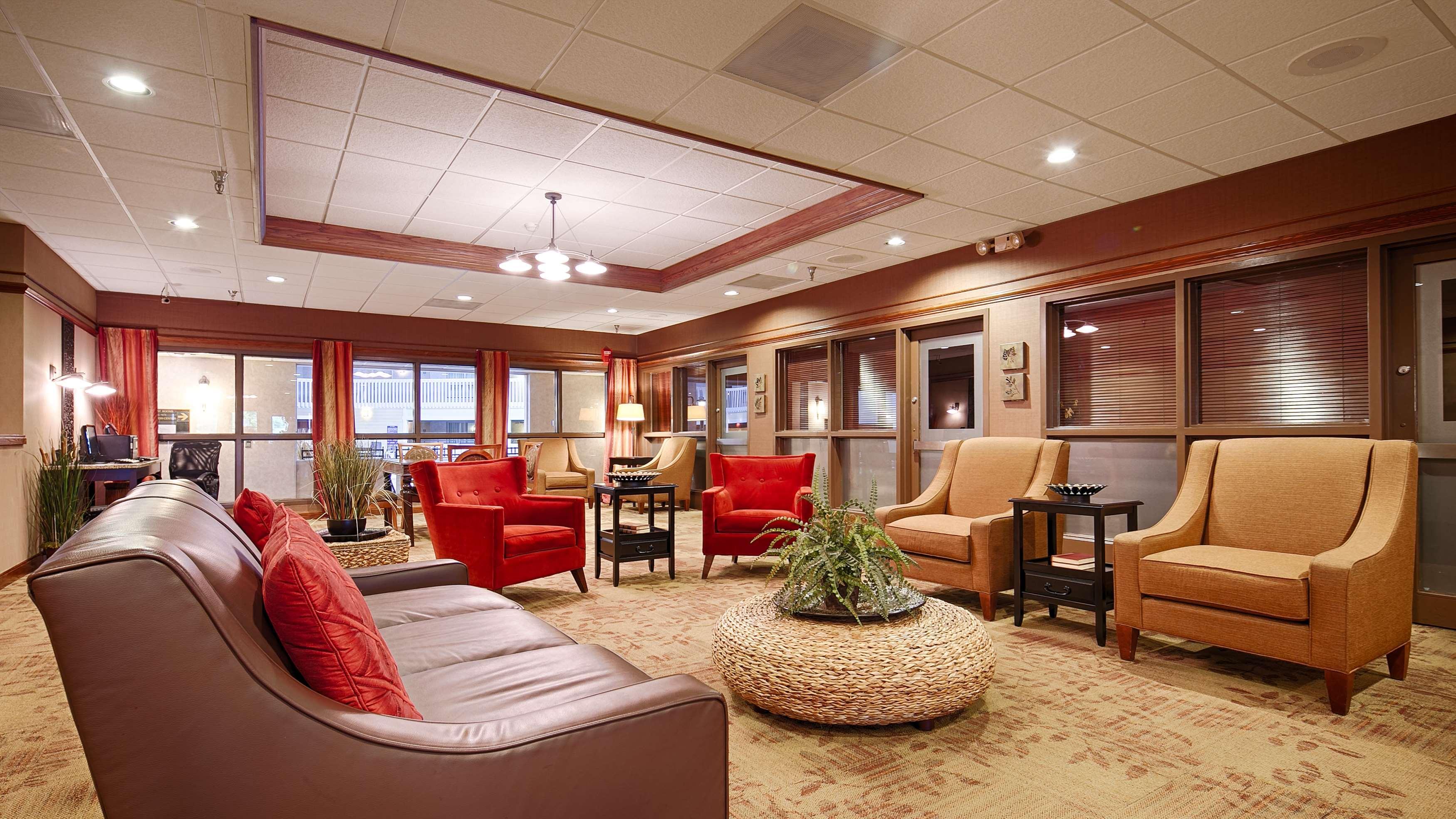 Best Western Plus Steeplegate Inn Davenport Bagian luar foto