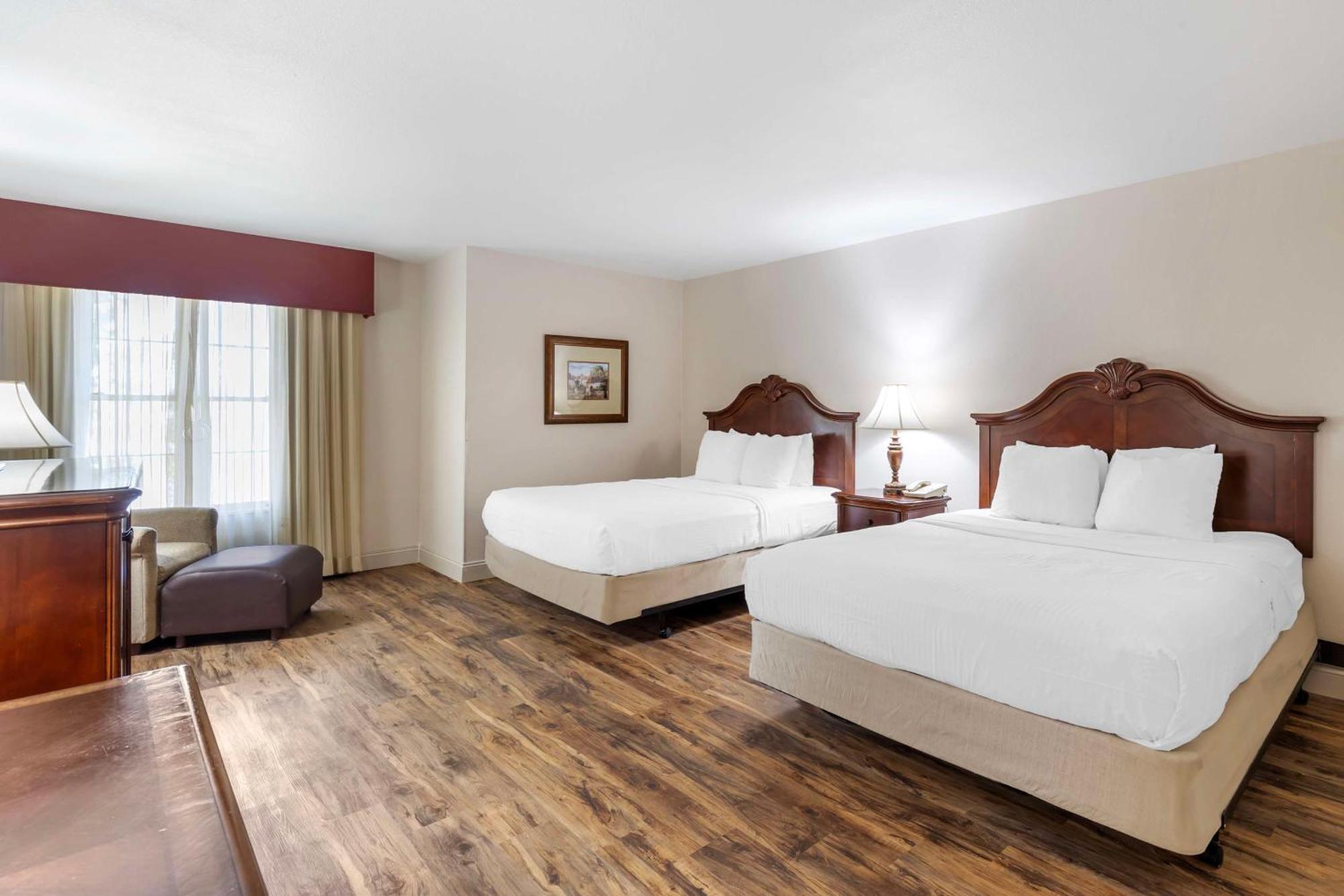 Best Western Plus Steeplegate Inn Davenport Bagian luar foto