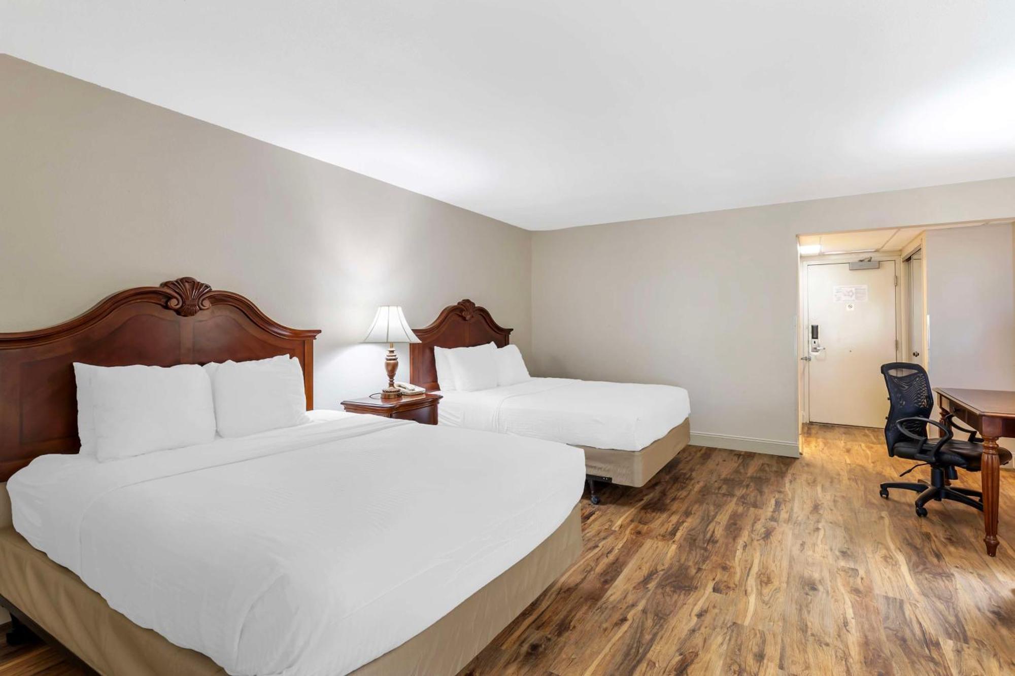 Best Western Plus Steeplegate Inn Davenport Bagian luar foto
