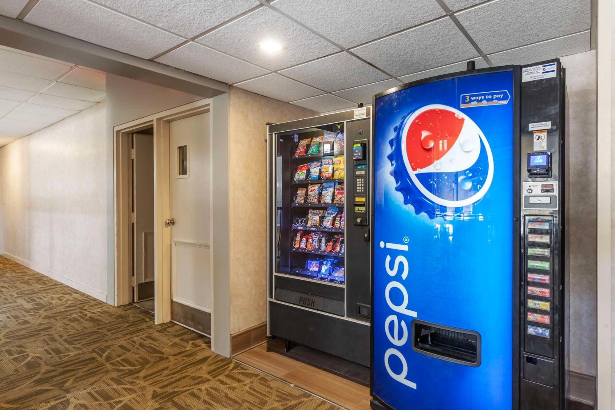 Best Western Plus Steeplegate Inn Davenport Bagian luar foto