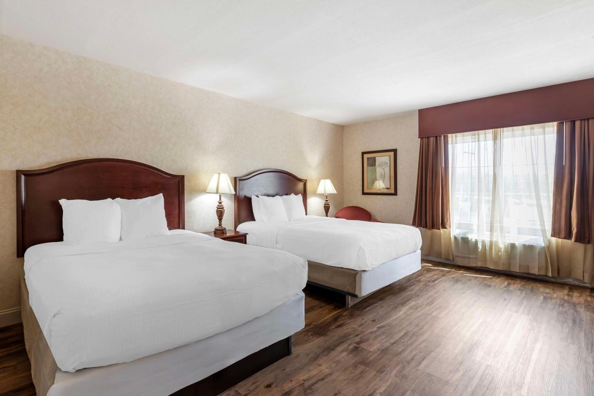 Best Western Plus Steeplegate Inn Davenport Bagian luar foto