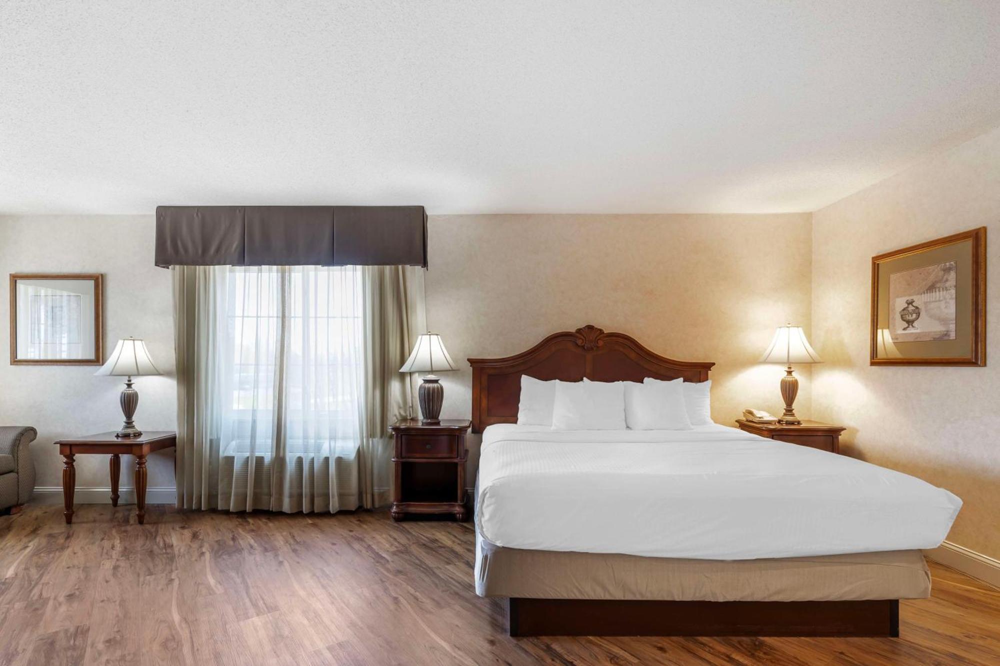 Best Western Plus Steeplegate Inn Davenport Bagian luar foto