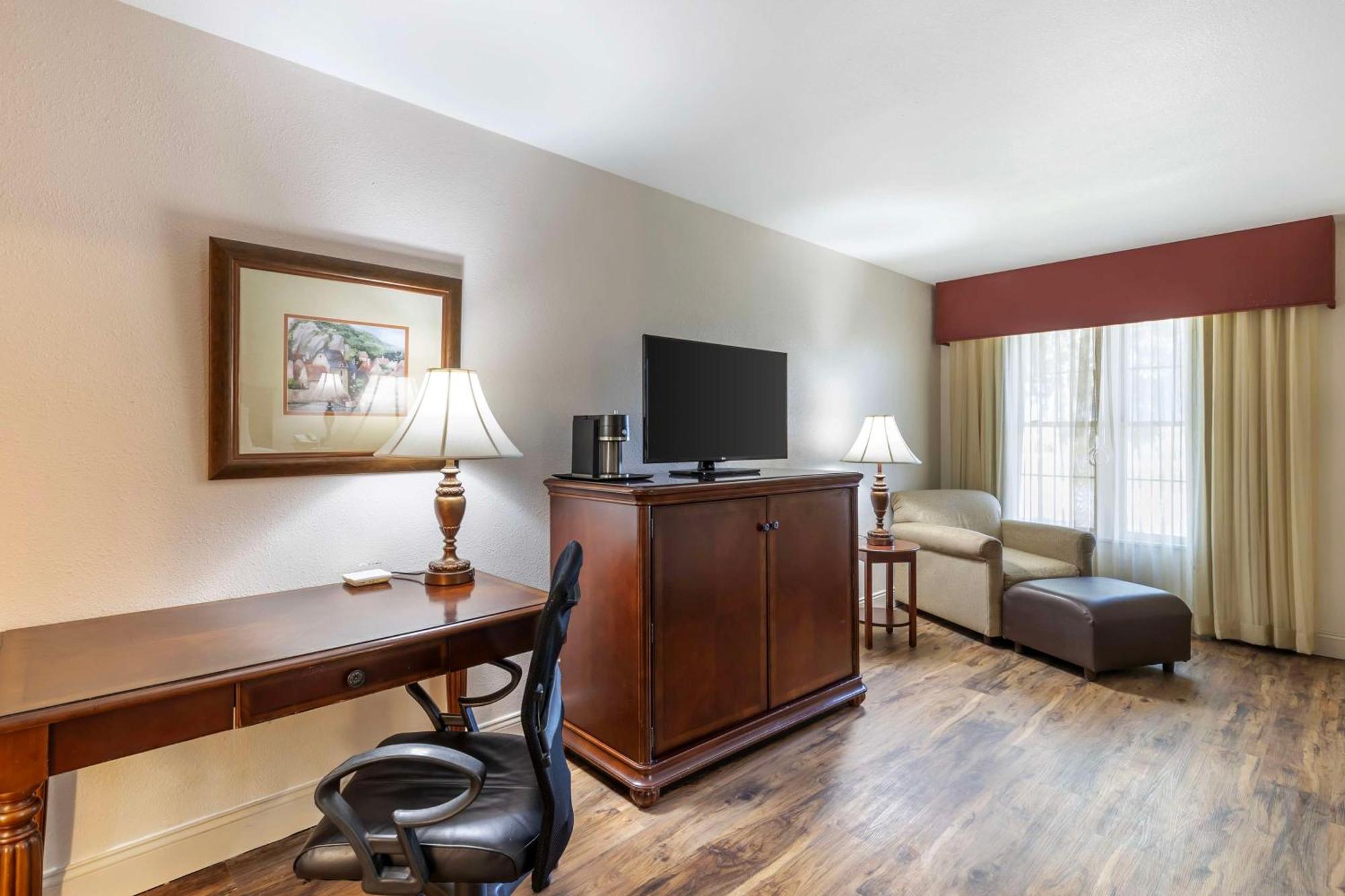 Best Western Plus Steeplegate Inn Davenport Bagian luar foto