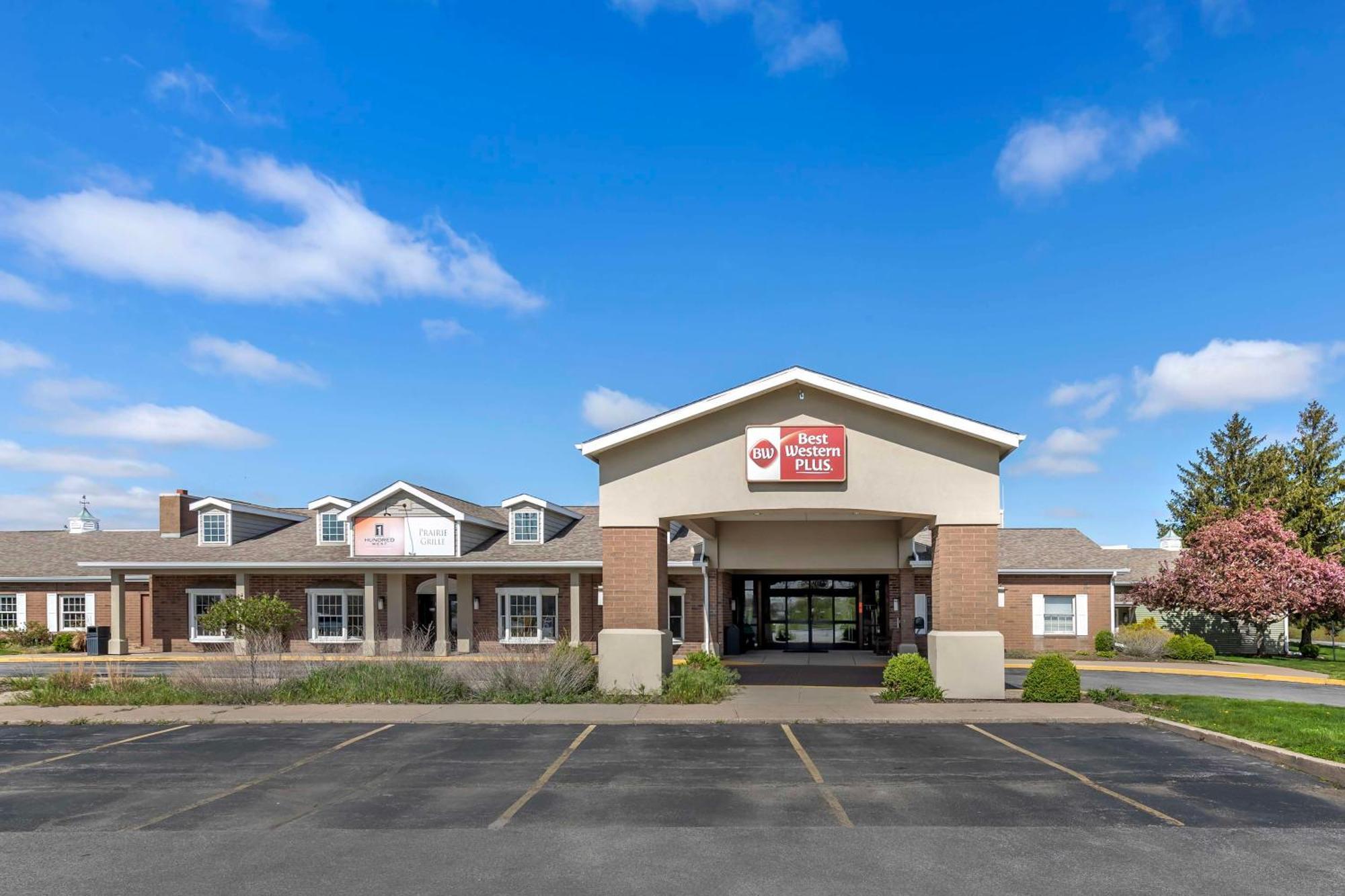 Best Western Plus Steeplegate Inn Davenport Bagian luar foto