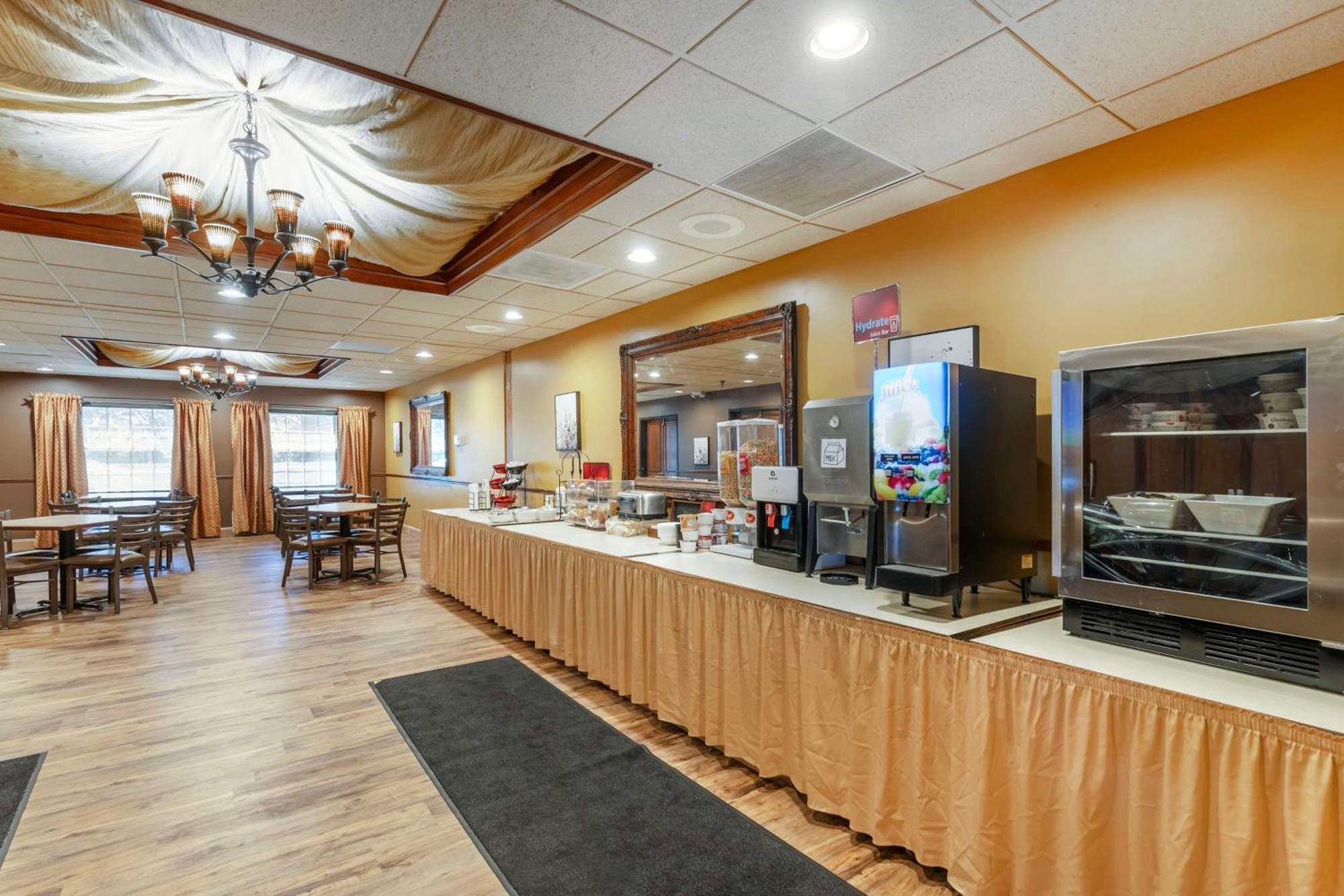 Best Western Plus Steeplegate Inn Davenport Bagian luar foto