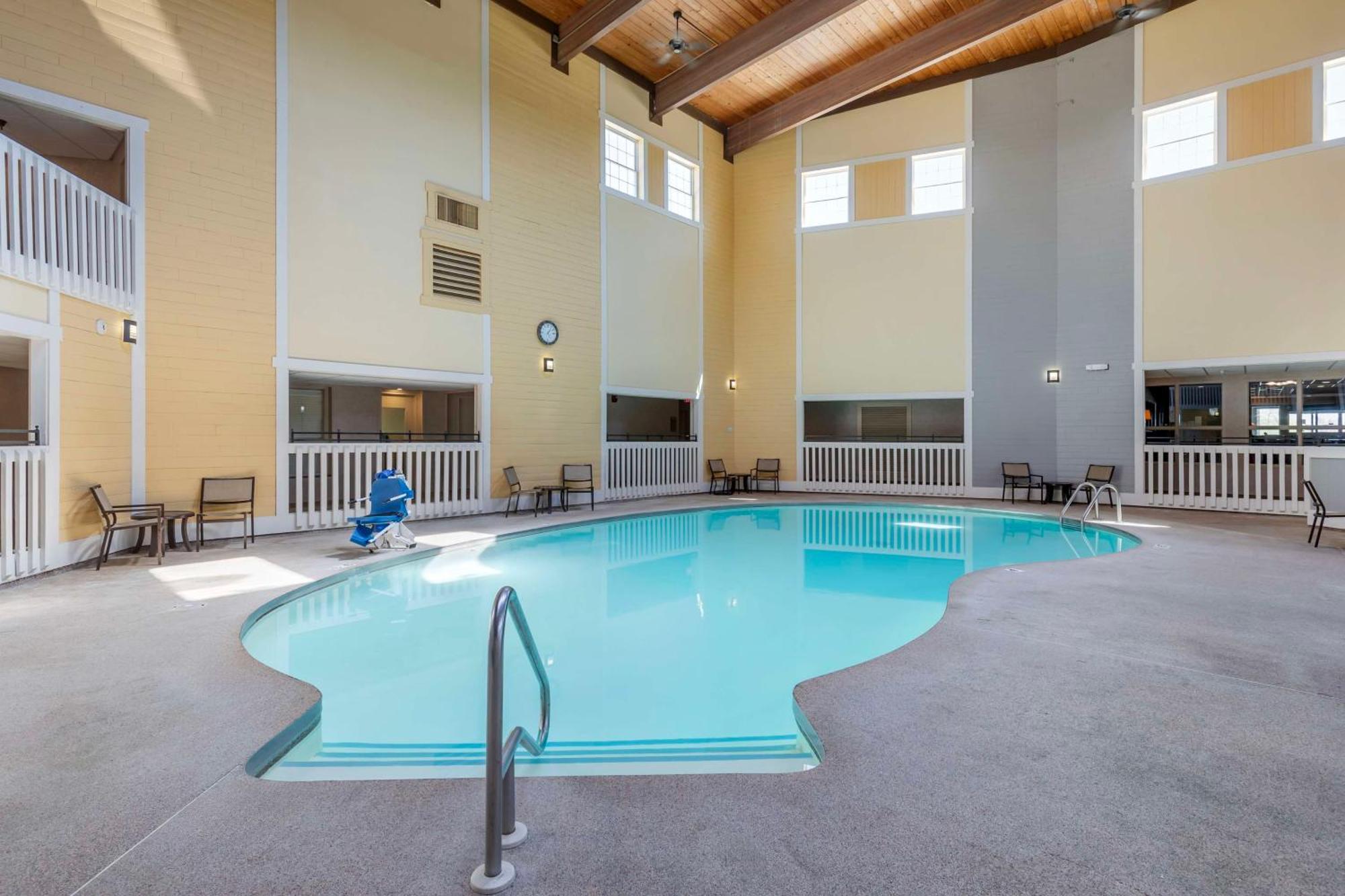 Best Western Plus Steeplegate Inn Davenport Bagian luar foto