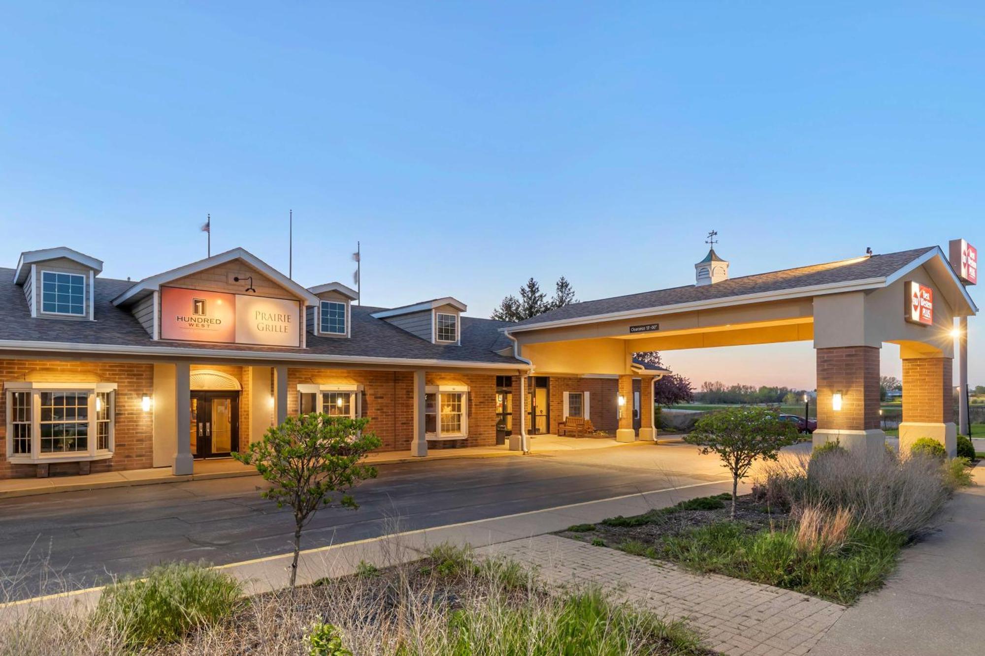 Best Western Plus Steeplegate Inn Davenport Bagian luar foto