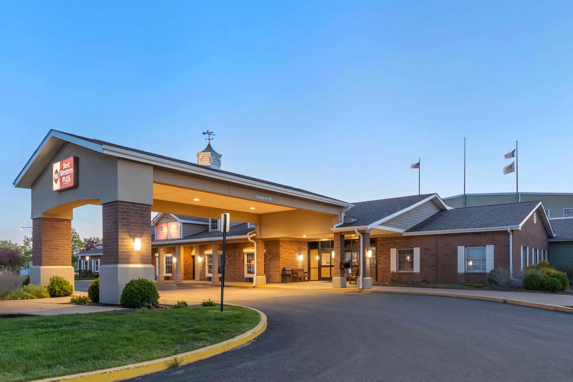 Best Western Plus Steeplegate Inn Davenport Bagian luar foto