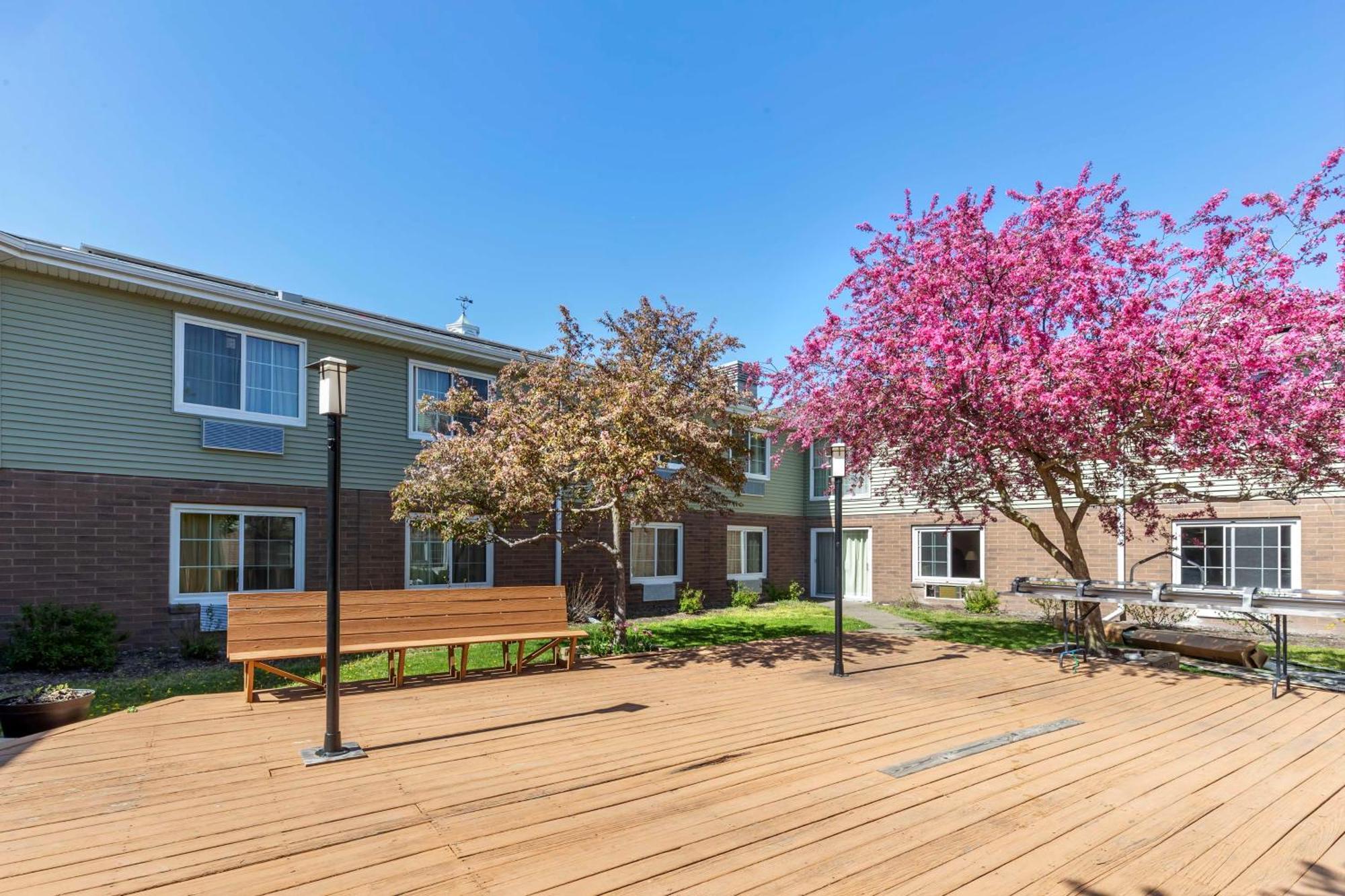 Best Western Plus Steeplegate Inn Davenport Bagian luar foto