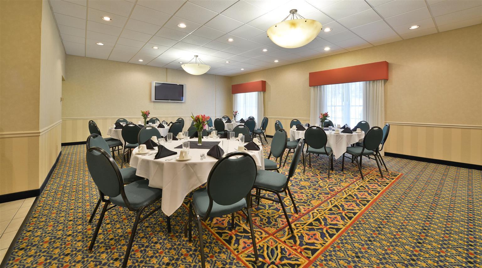 Best Western Plus Steeplegate Inn Davenport Bagian luar foto