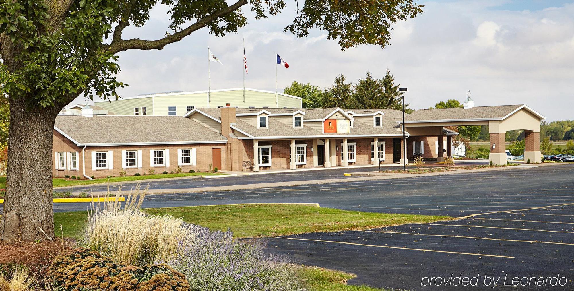Best Western Plus Steeplegate Inn Davenport Bagian luar foto